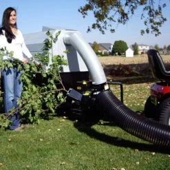 Trac Vac 560 Pull Behind Vacuum - 6.5hp Briggs & Stratton Engine