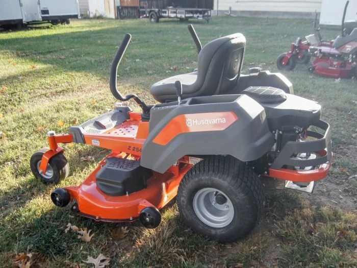 Husqvarna Z254 54" 26HP Kohler Zero Turn Lawn Mower - Image 4