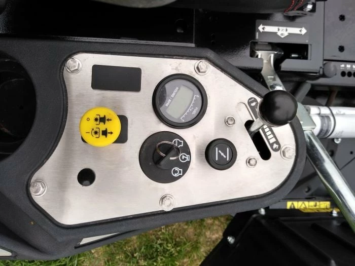 Dixie Chopper 54" BlackHawk 2454KW Zero Turn Mower Kawasaki (2022) - Image 3